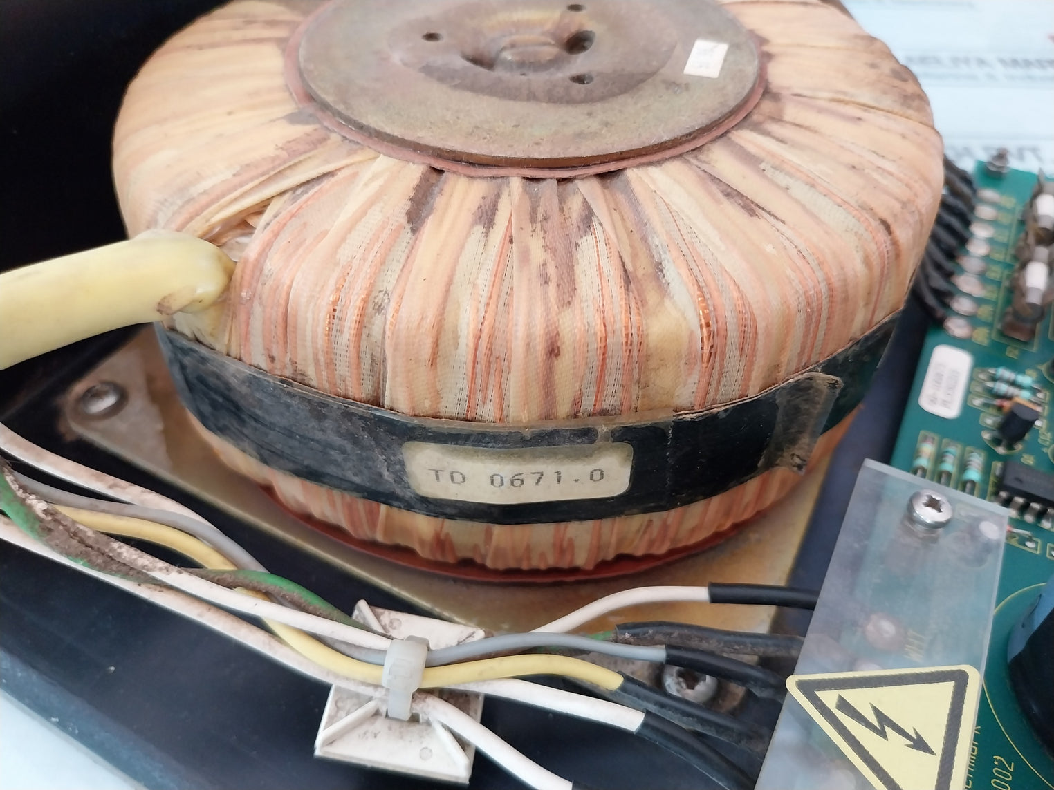 Thrane & Thrane 403680-002 Power Supply 115/230 Vac