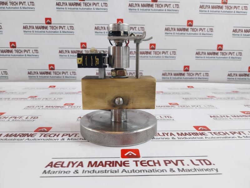 Throttle Assembly with Cherry Elect E19 Snap Action Switch