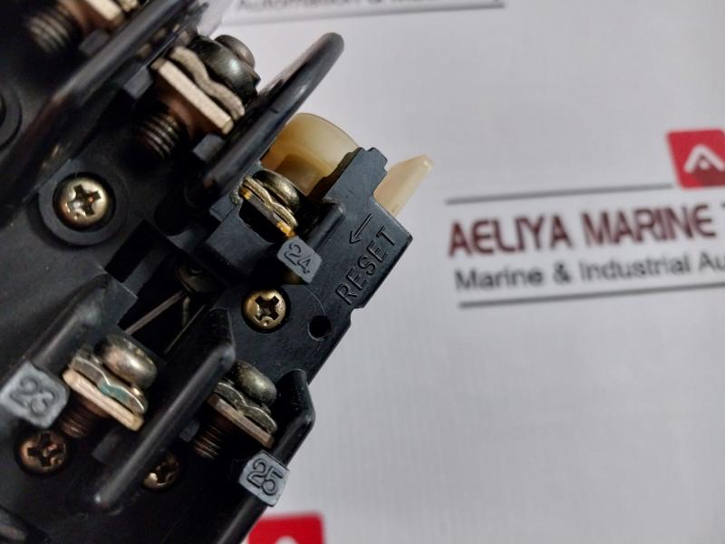 Togami Pak-25U Magnetic Contactor With Relay S-106-117, Cr-20-3 Jem A-1-0 600V