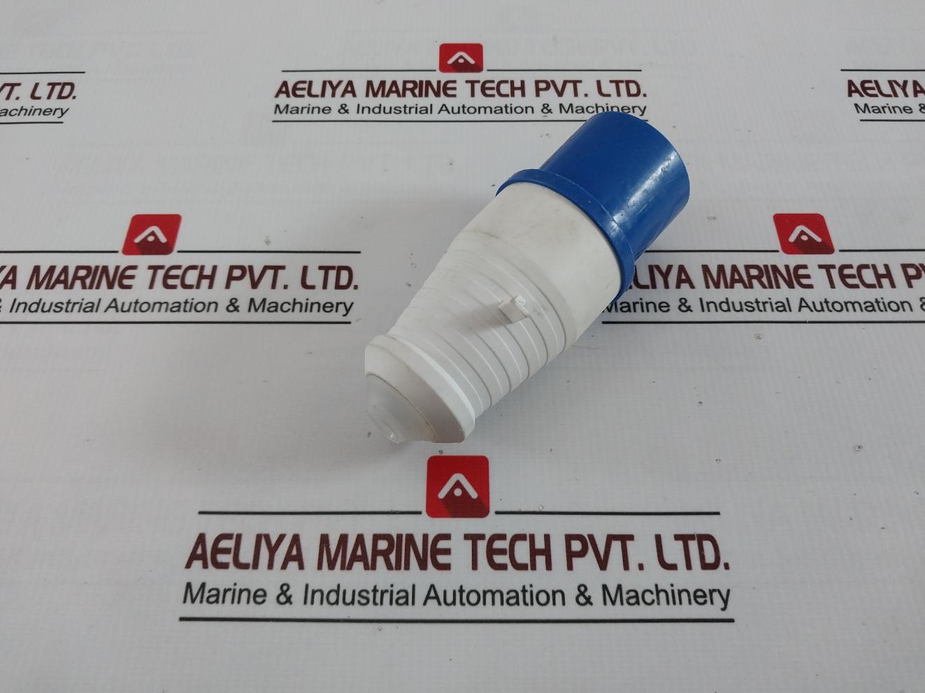 Total 013 Dust Proof Plug 16A-6H/220-250V~Ip44 Iec309-2