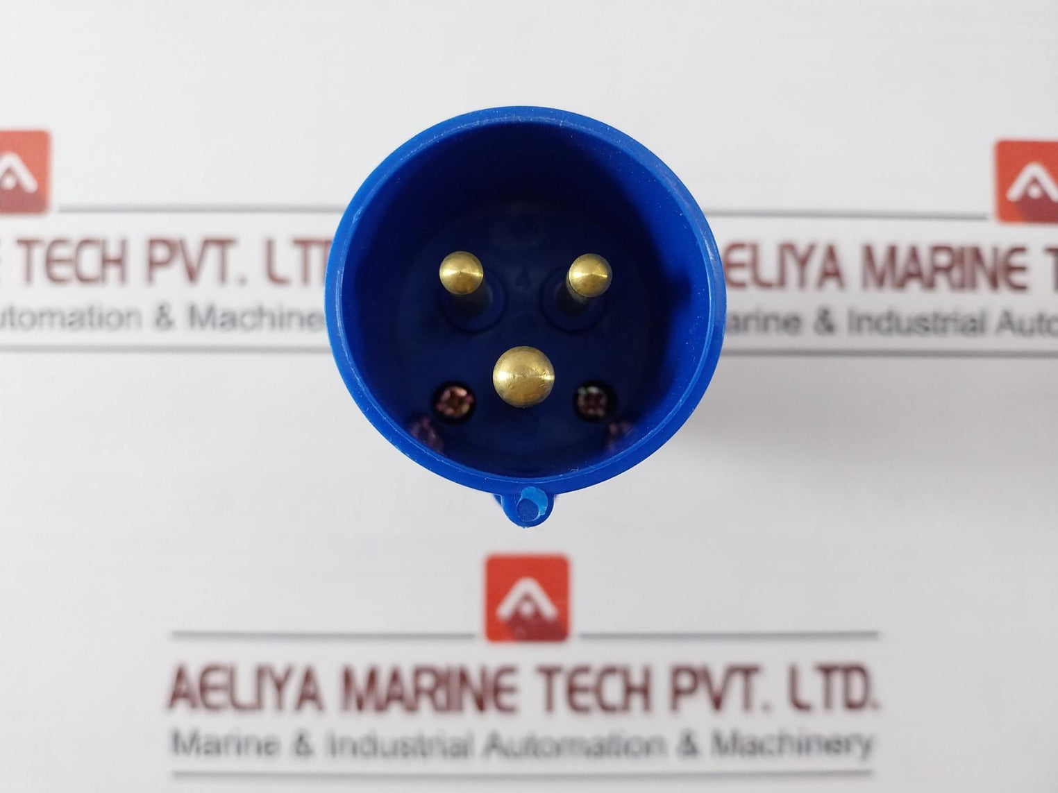 Total 013 Dust Proof Plug Ip44 16A-6H/220-250V, Iec309-2