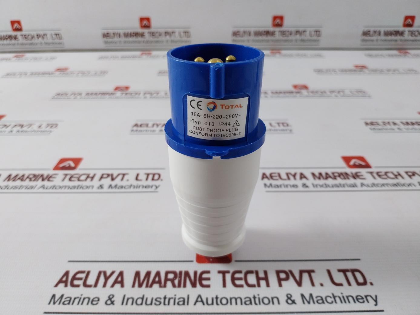 Total 013 Dust Proof Plug Ip44 16A-6H/220-250V, Iec309-2