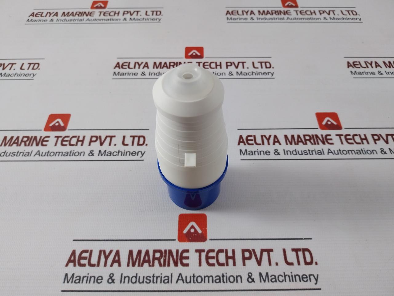 Total 013 Dust Proof Plug Ip44 16A-6H/220-250V, Iec309-2