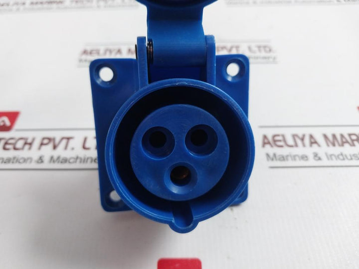 Total 113 Dust Proof Socket 16A 220-250V Ip44 Iec309-2
