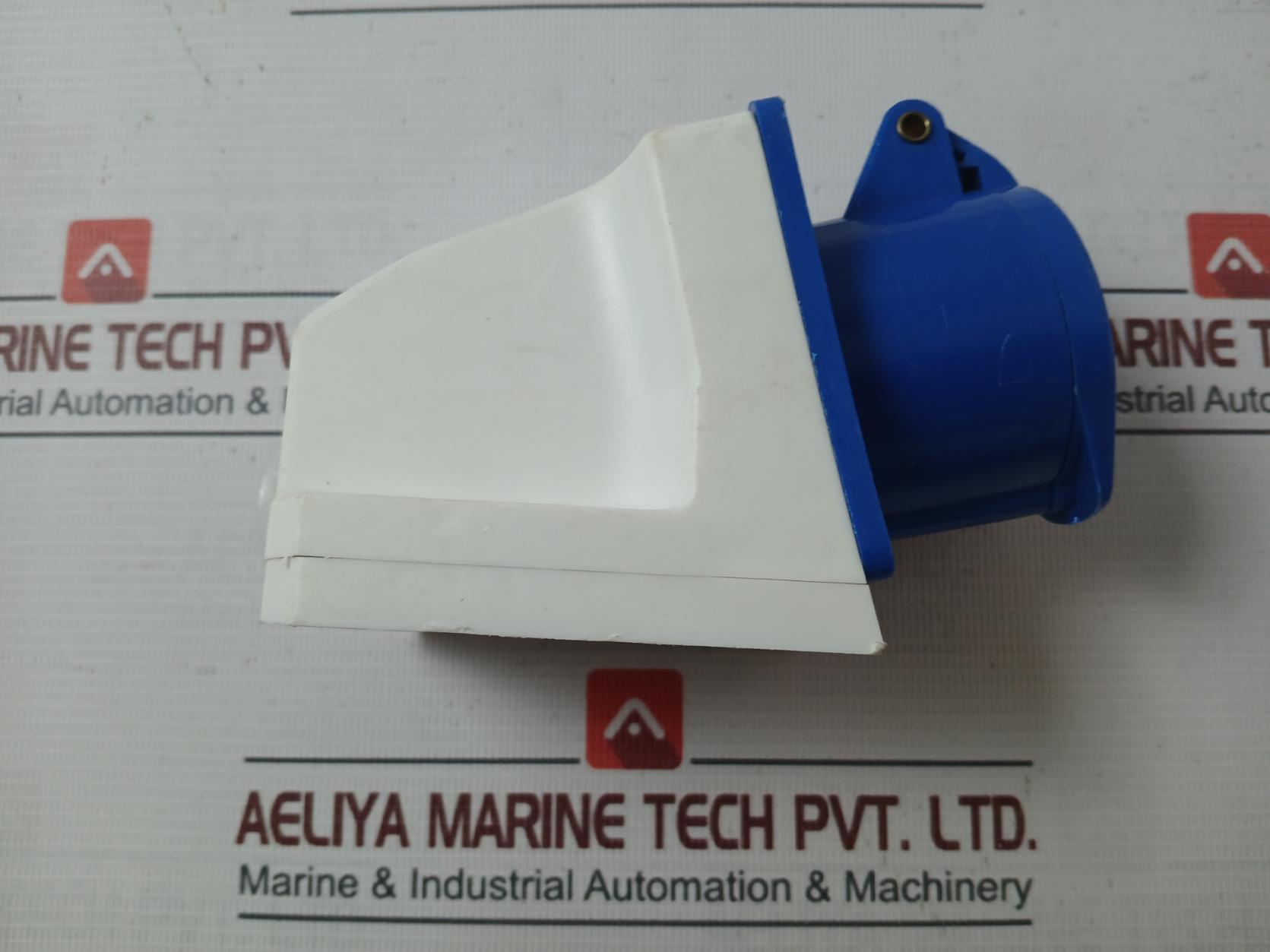 Total 113 Dustproof Industrial Socket Iec 309-2 Ip44