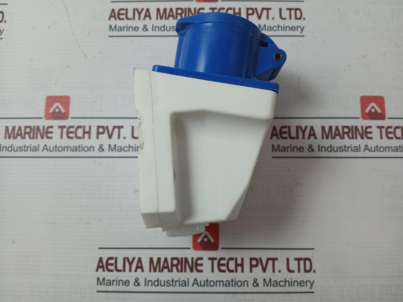 Total 113 Dustproof Industrial Socket Iec 309-2 Ip44