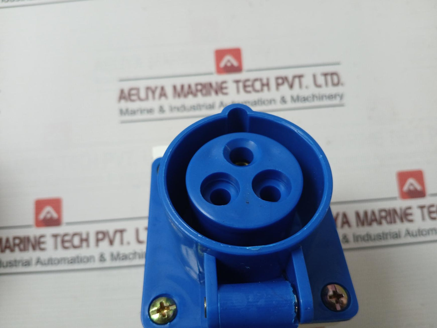 Total 113 Ip44 Dustproof Industrial Socket 16A – 6H 220–250V