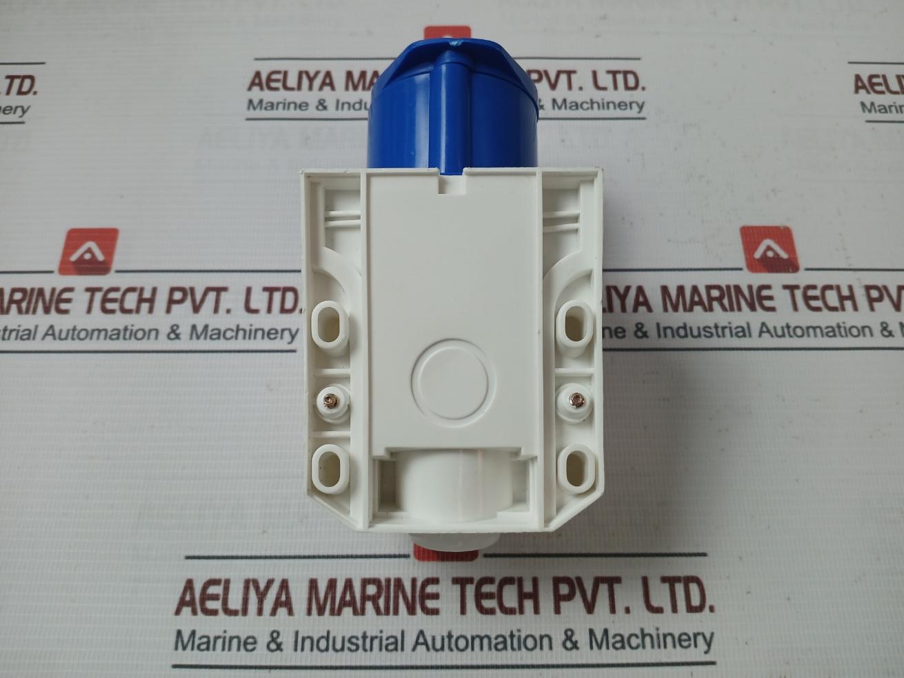 Total 113 Ip44 Dustproof Industrial Socket 16A – 6H 220–250V