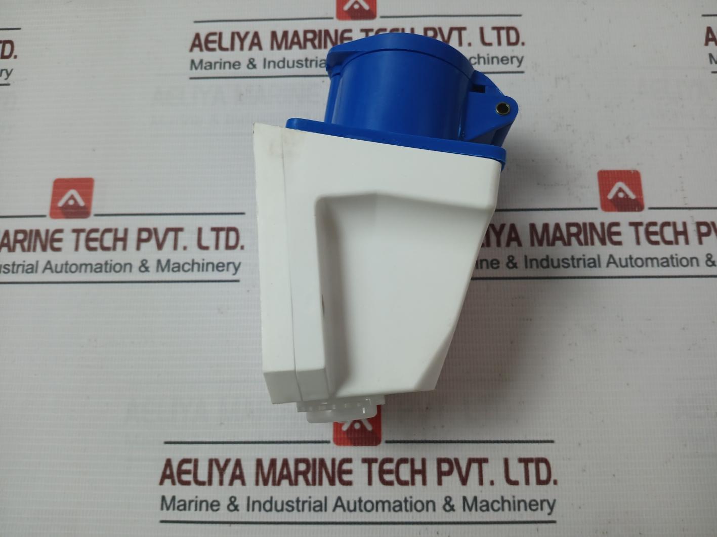 Total 113 Ip44 Dustproof Industrial Socket 16A – 6H 220–250V