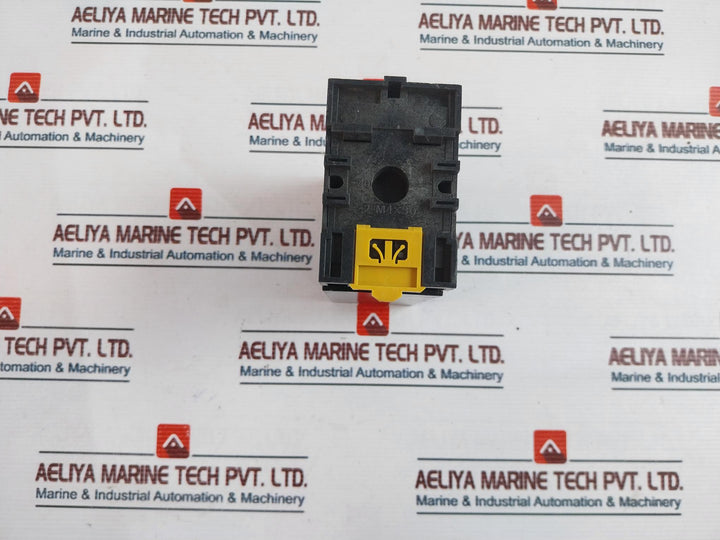 Toyo Keiki Nh-606 250V 7.5A Isolator With Base