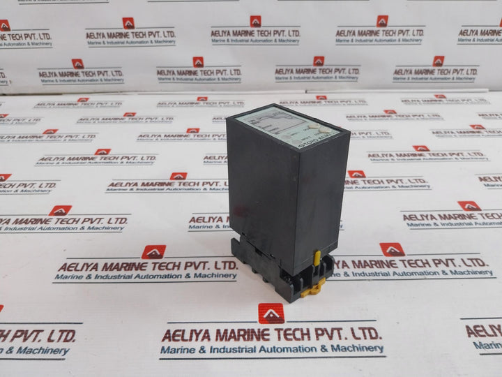 Toyo Keiki Nh-606 250V 7.5A Isolator With Base