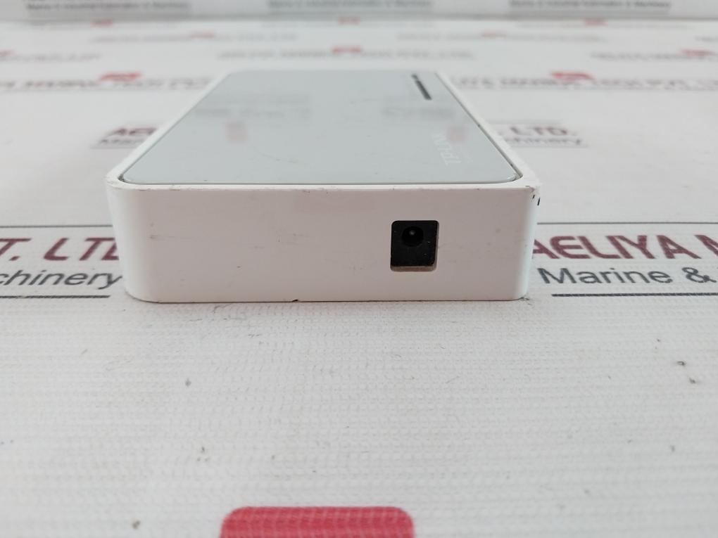 Tp-link Tl-sf1008D 8-port 10/100Mbps Desktop Ethernet Switch 5V-0.6A V8.0