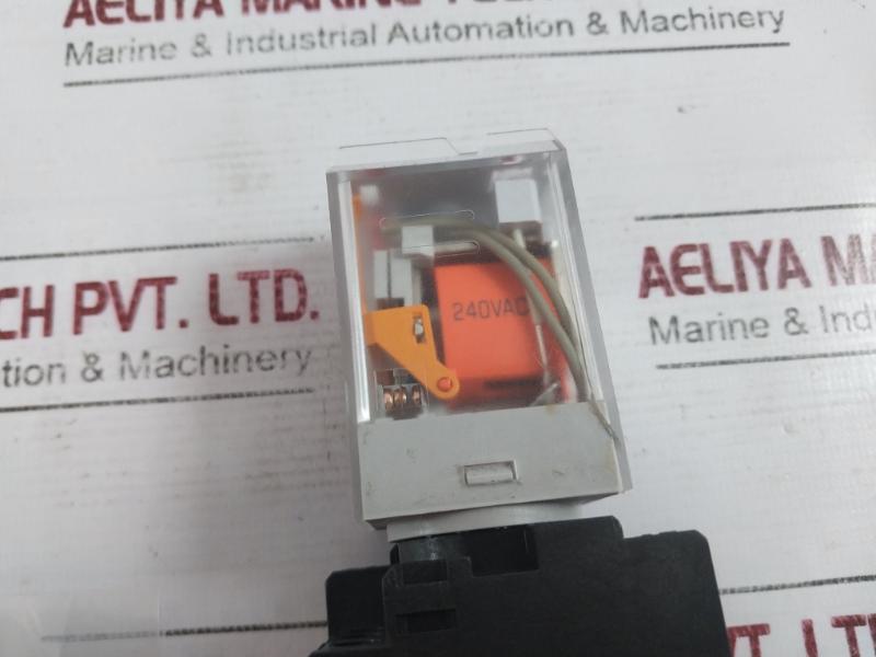 Tracon Rt11 Industrial Power Relay With Socket Base 10A-250Vac 240Vac