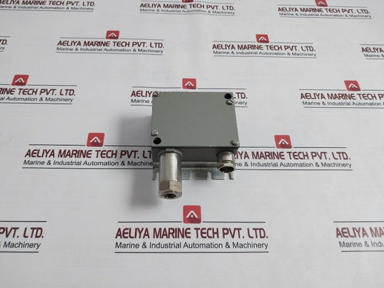 Trafag 8202.76.2210 Pressure Transmitter 0-4Kg/Cm2-g 12-34Vdc