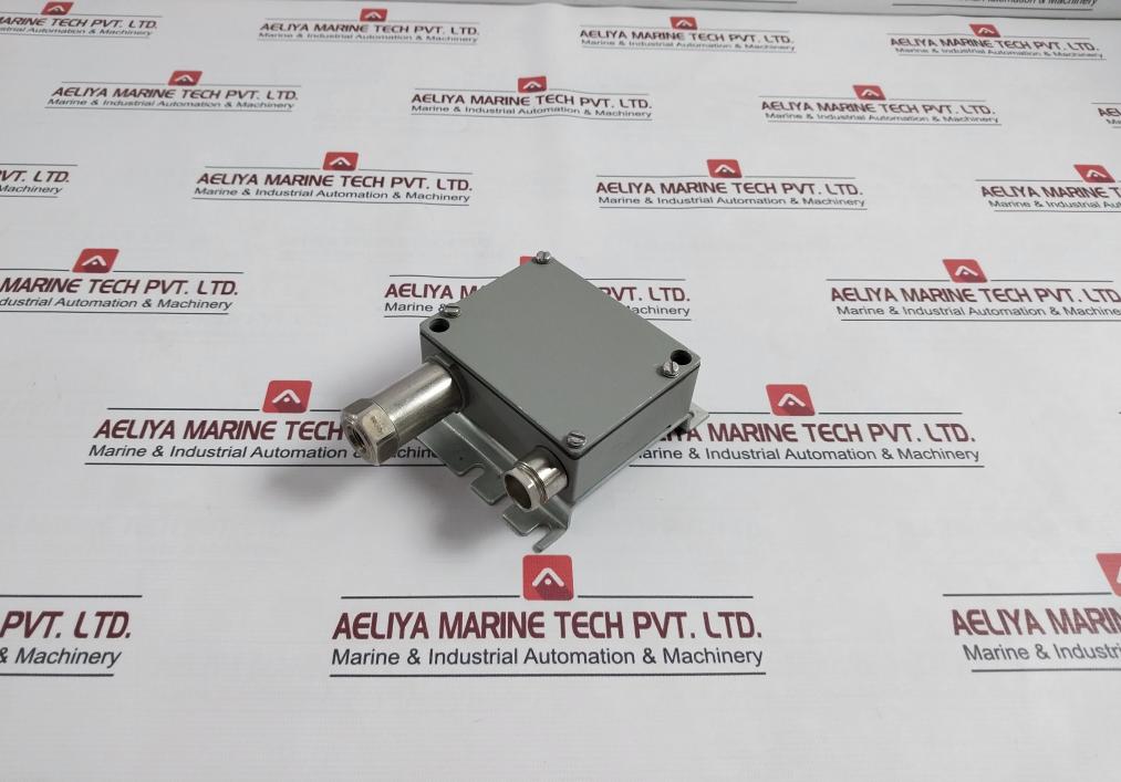 Trafag 8202.76.2210 Pressure Transmitter 0-4Kg/Cm2-g 12-34Vdc/4-20Ma/Ta -25-85 C