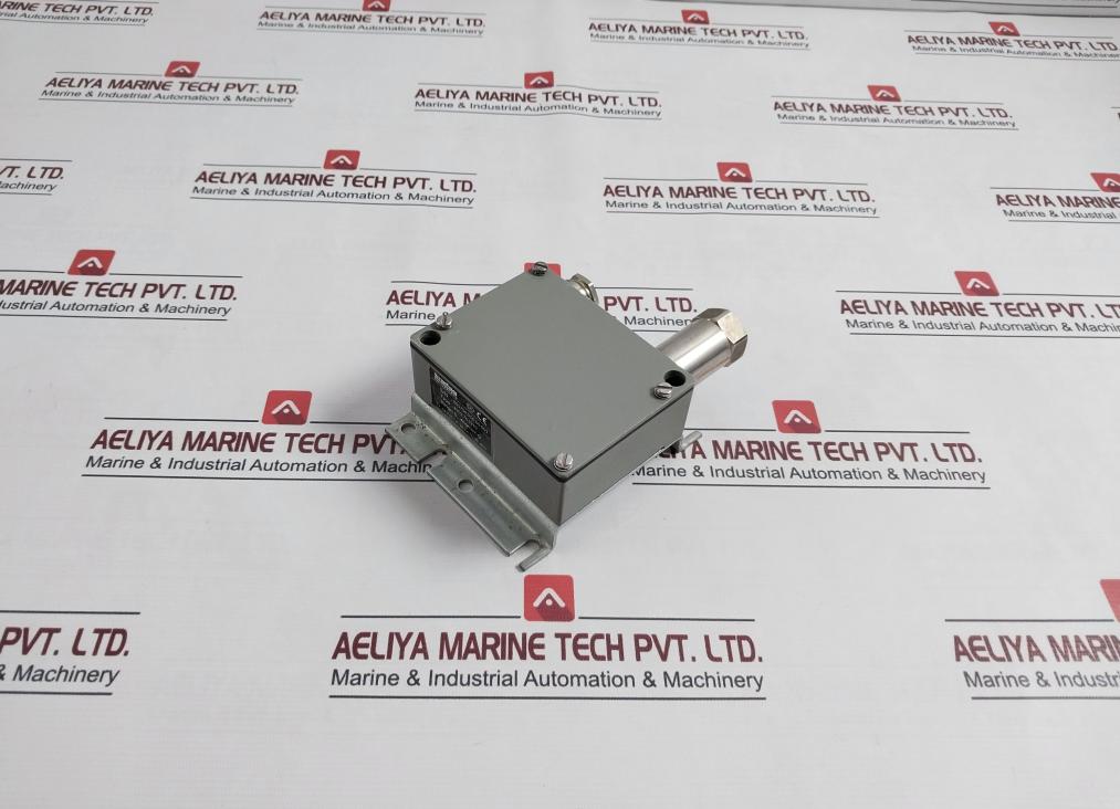 Trafag 8202.76.2210 Pressure Transmitter 0-4Kg/Cm2-g 12-34Vdc/4-20Ma/Ta -25-85 C