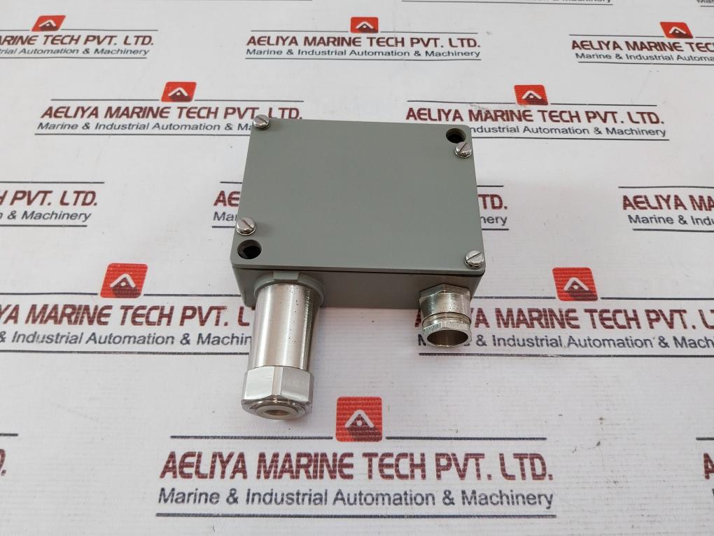 Trafag 8202.76.2210 Pressure Transmitter 12-34Vdc Ip65