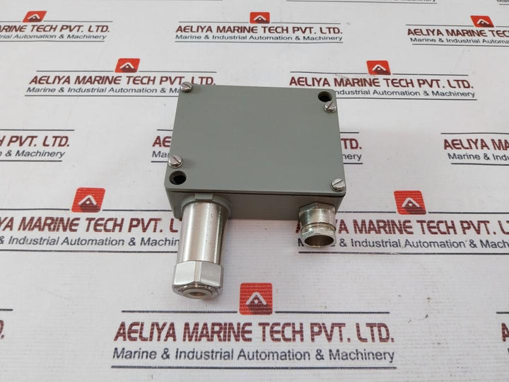 Trafag 8202.76.2210 Pressure Transmitter 12-34Vdc Ip65