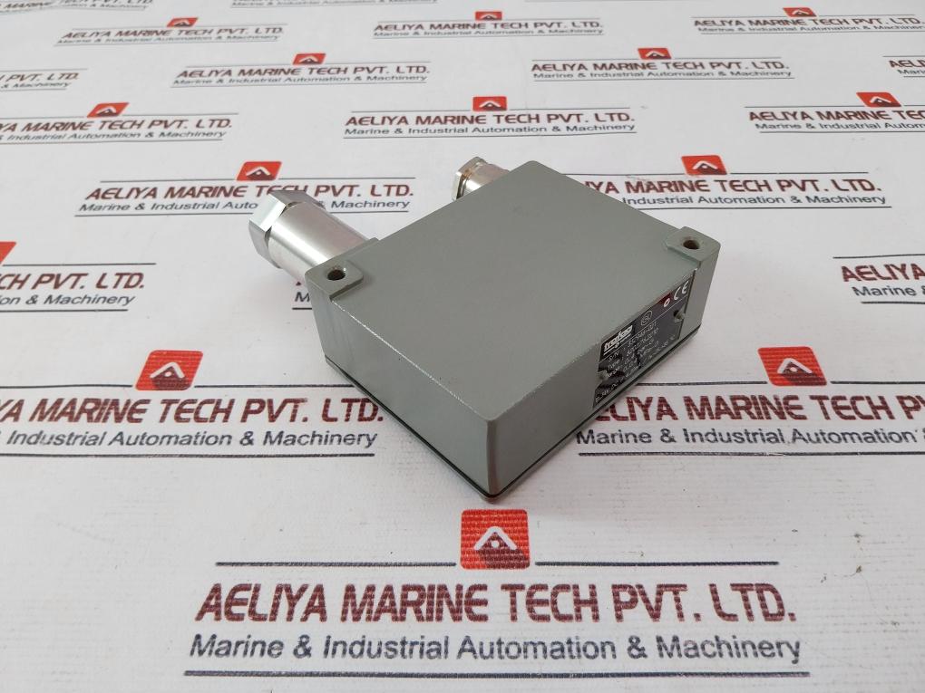 Trafag 8202.76.2210 Pressure Transmitter 12-34Vdc Ip65