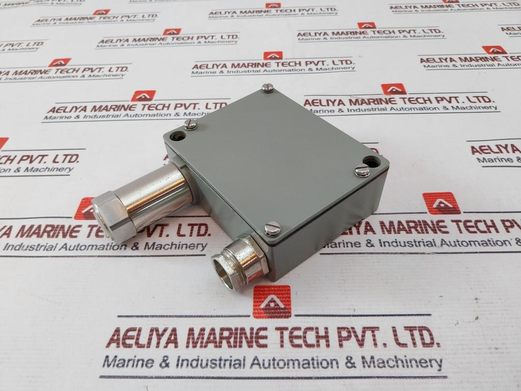 Trafag 8202.76.2210 Pressure Transmitter 12-34Vdc Ip65