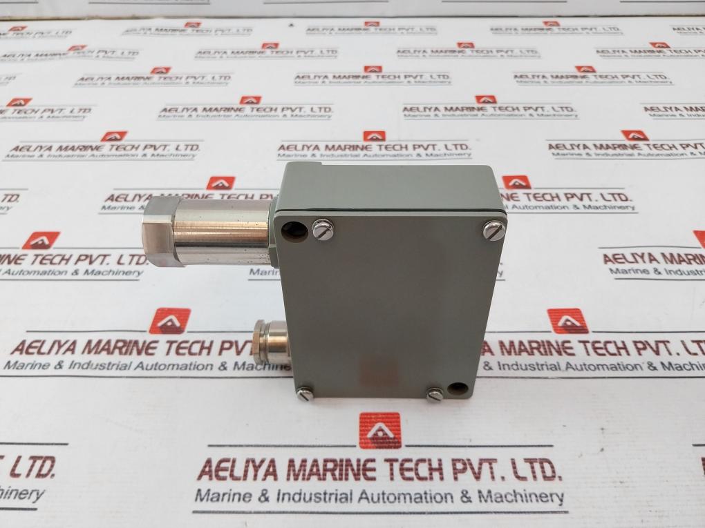 Trafag 8202.76.2210 Pressure Transmitter 12-34Vdc Ip65