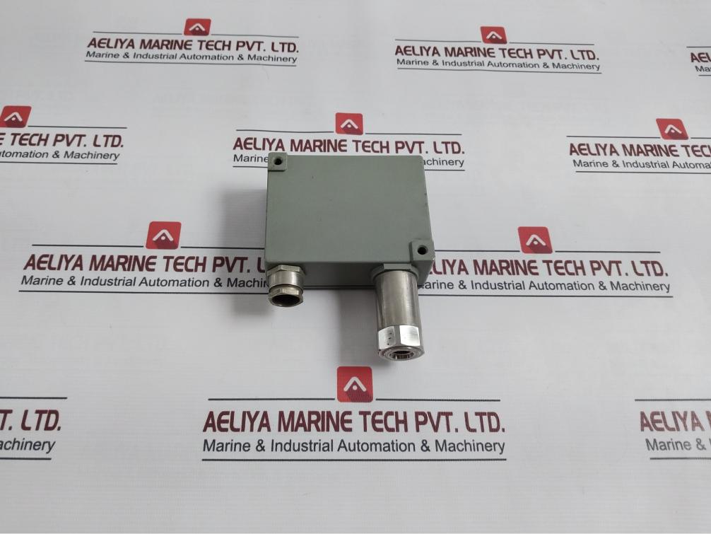 Trafag 8202.77.2210 Pressure Sensor Control 0-6Bar-g 0-0.6 Mpa-g 12-34Vdc/4.20Ma