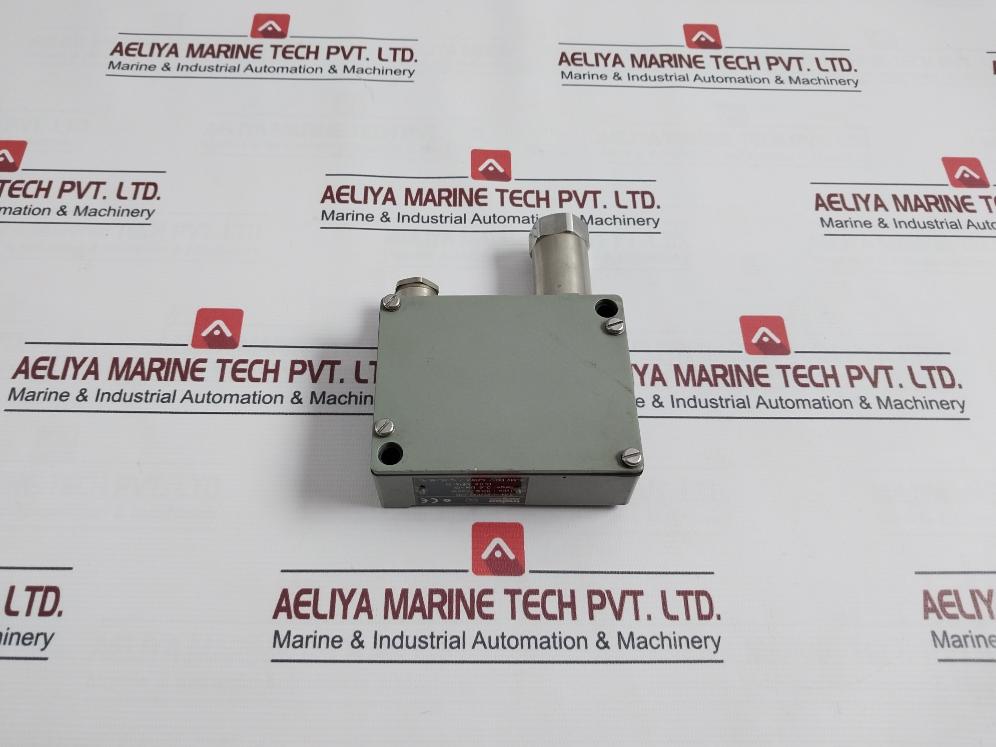 Trafag 8202.77.2210 Pressure Sensor Control 0-6Bar-g 0-0.6 Mpa-g 12-34Vdc/4.20Ma