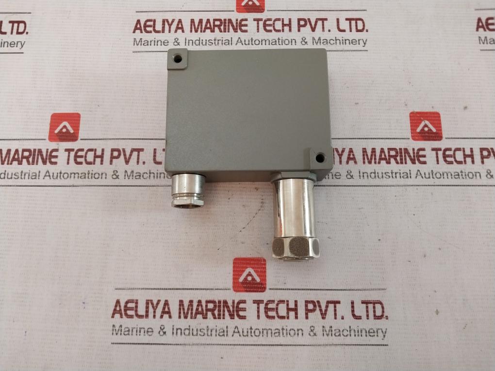 Trafag 8202.79.2210 Pressure Transmitter 0...16 Bar-g 12...34V Dc