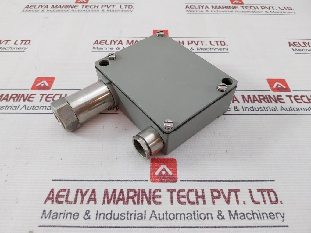 Trafag 8202.79.2210 Pressure Transmitter 12–34 Vdc 4–20 Ma