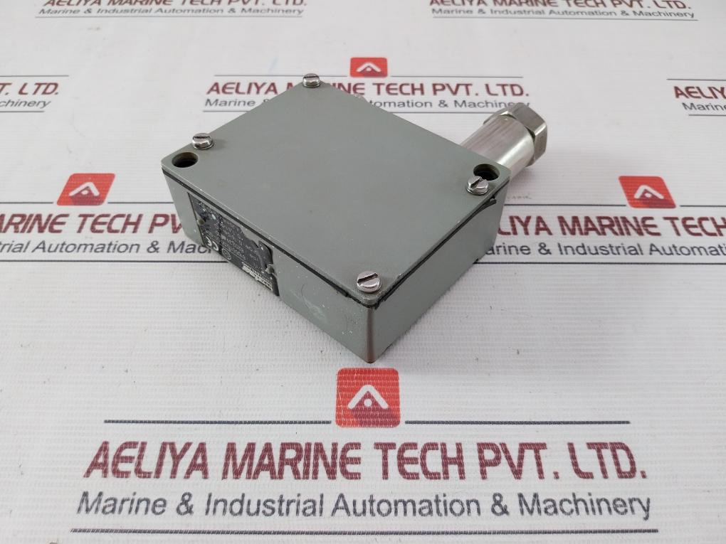 Trafag 8202.79.2210 Pressure Transmitter 12–34 Vdc 4–20 Ma