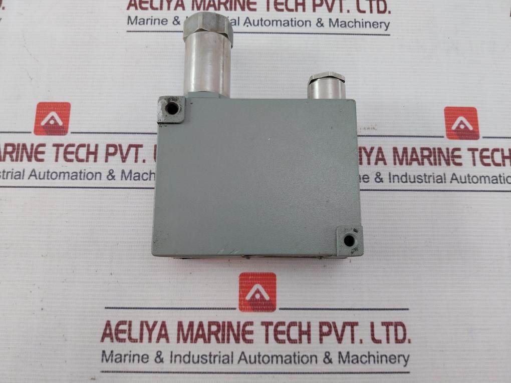 Trafag 8202.79.2210 Pressure Transmitter 12–34 Vdc 4–20 Ma