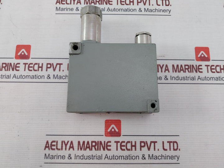 Trafag 8202.79.2210 Pressure Transmitter 12–34 Vdc 4–20 Ma
