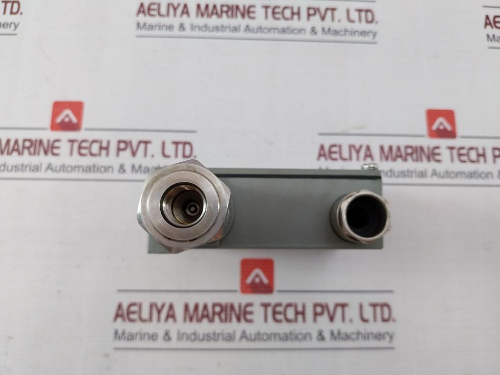 Trafag 8202.79.2210 Pressure Transmitter 12–34 Vdc 4–20 Ma