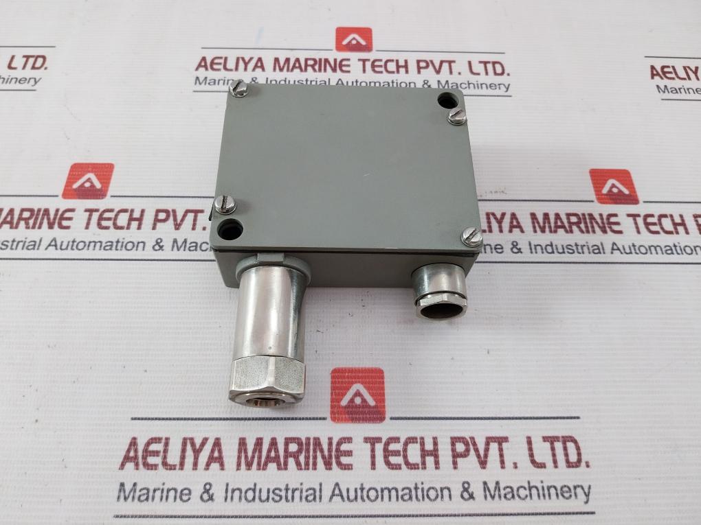 Trafag 8202.79.2210 Pressure Transmitter 12–34 Vdc 4–20 Ma