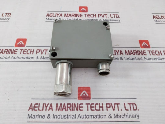Trafag 8202.79.2210 Pressure Transmitter 12–34 Vdc 4–20 Ma