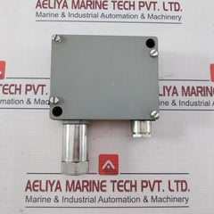 Trafag 8202.79.2210 Pressure Transmitter 12–34 Vdc 4–20 Ma