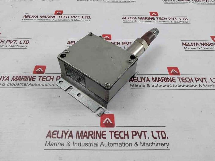 Trafag 8202.84.2210 Differential Pressure Transmitter 12-34Vdc 4-20Ma B64301B