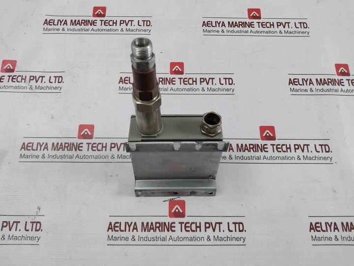 Trafag 8202.84.2210 Differential Pressure Transmitter 12-34Vdc 4-20Ma B64301B