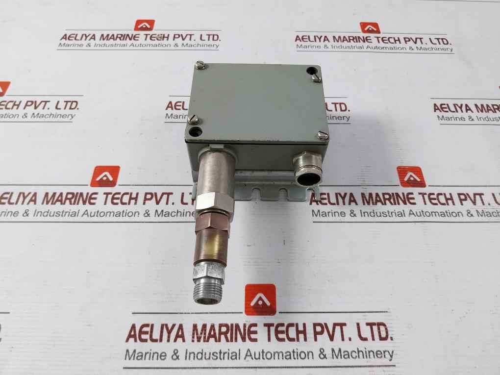 Trafag 8202.84.2210 Pressure Transmitter 0-400Bar-g 0-40Mpa-g 12-32V Dc / 4-20Ma