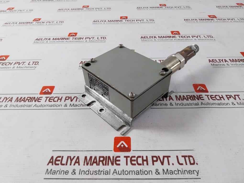 Trafag 8202.84.2210 Pressure Transmitter 0-400Bar-g 0-40Mpa-g 12-32V Dc / 4-20Ma