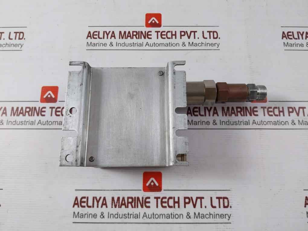 Trafag 8202.84.2210 Pressure Transmitter 0-400Bar-g 0-40Mpa-g 12-32V Dc / 4-20Ma