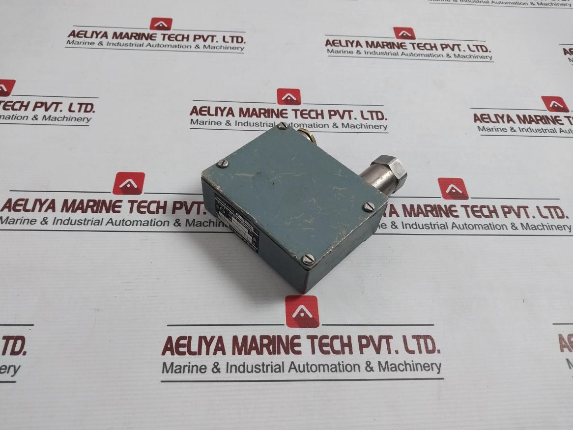 Trafag 8202 Pressure Transmitter 36V/15 Bar