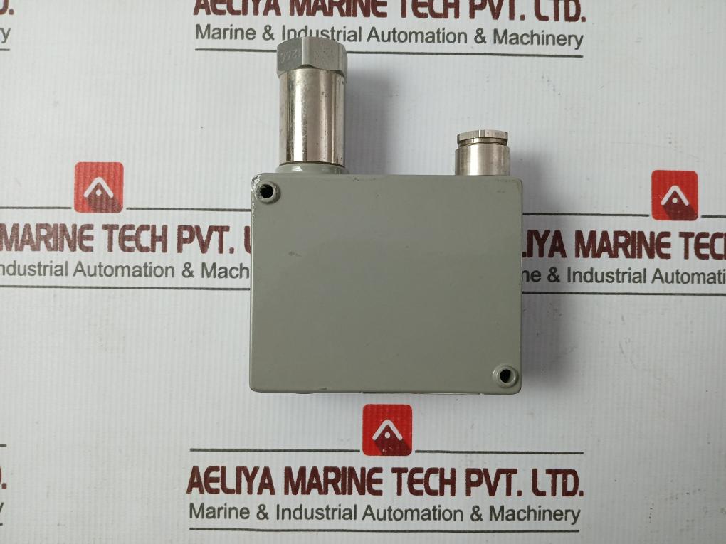 Trafag 8202 Pressure Transmitter 6Bar 0-70°C Ip65 12-34Vdc