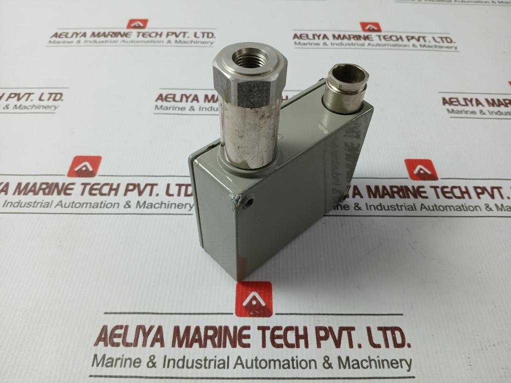 Trafag 8202 Pressure Transmitter 6Bar 0-70°C Ip65 12-34Vdc