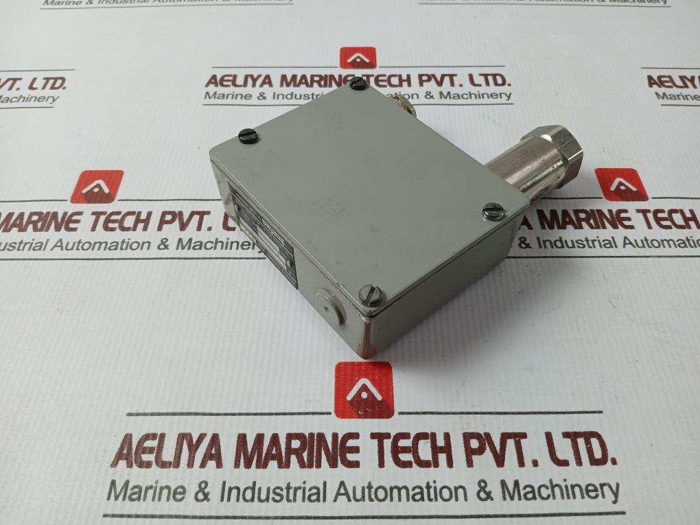 Trafag 8202 Pressure Transmitter 6Bar 0-70°C Ip65 12-34Vdc