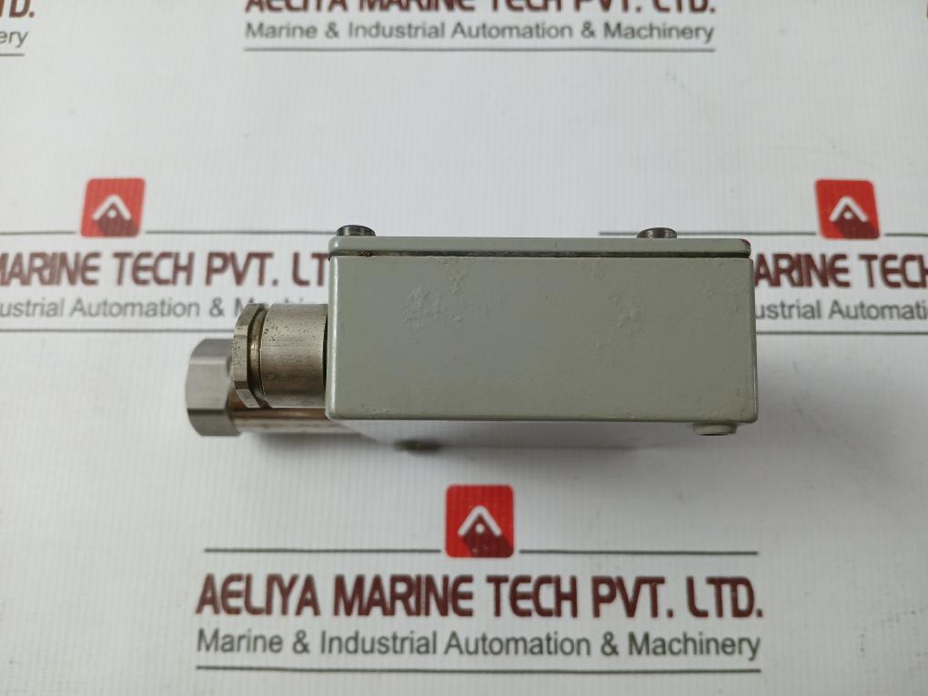 Trafag 8202 Pressure Transmitter 6Bar 0-70°C Ip65 12-34Vdc