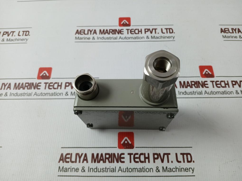 Trafag 8202 Pressure Transmitter 6Bar 0-70°C Ip65 12-34Vdc