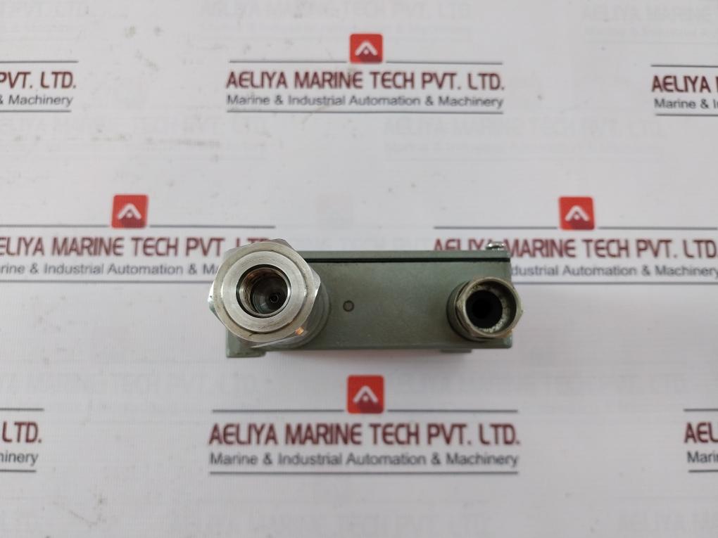 Trafag 8202 Pressure Transmitter 80 Bar 4–20 Ma 36V