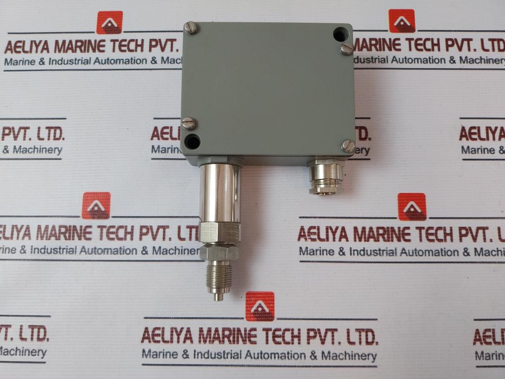 Trafag 8202,78,2210 Pressure Transmitter 0-10 Bar