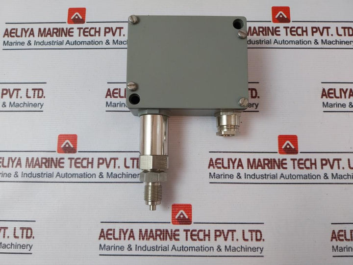 Trafag 8202,78,2210 Pressure Transmitter 0-10 Bar